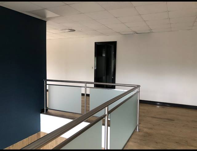 732M² OFFICE TO LET IN HYDE PARK
